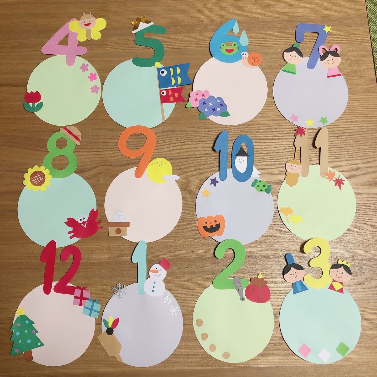 壁面飾り 保育 幼稚園 お誕生日表 誕生日表 12ヶ月 絵の具 新学期 4月