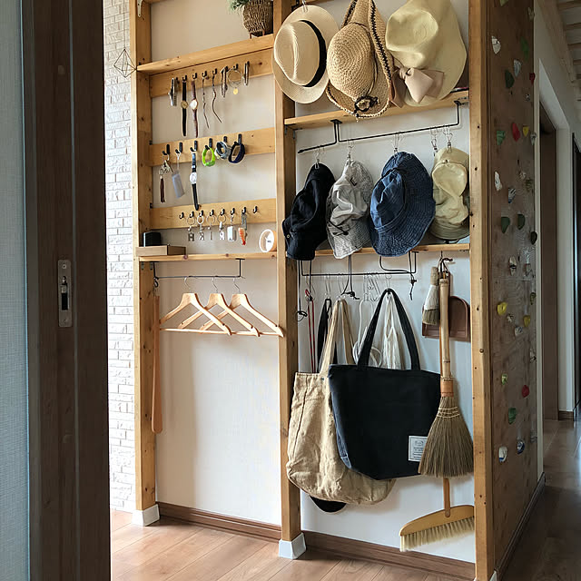 狭い玄関でもできる帽子の収納方法。おしゃれなインテリアにもなる見せ方とは？folk