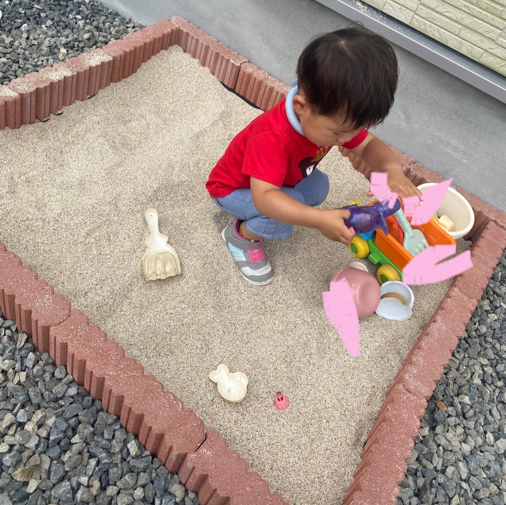 庭に砂場を作ると後悔するって本当？砂場を作る魅力も紹介人工芝ドットコム