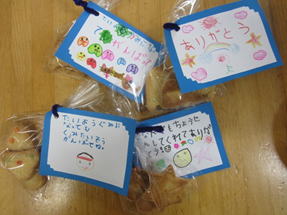 写真が少なくても大丈夫！幼稚園の先生に贈るコラージュアルバム 手作りアルバムアルバムキッチン