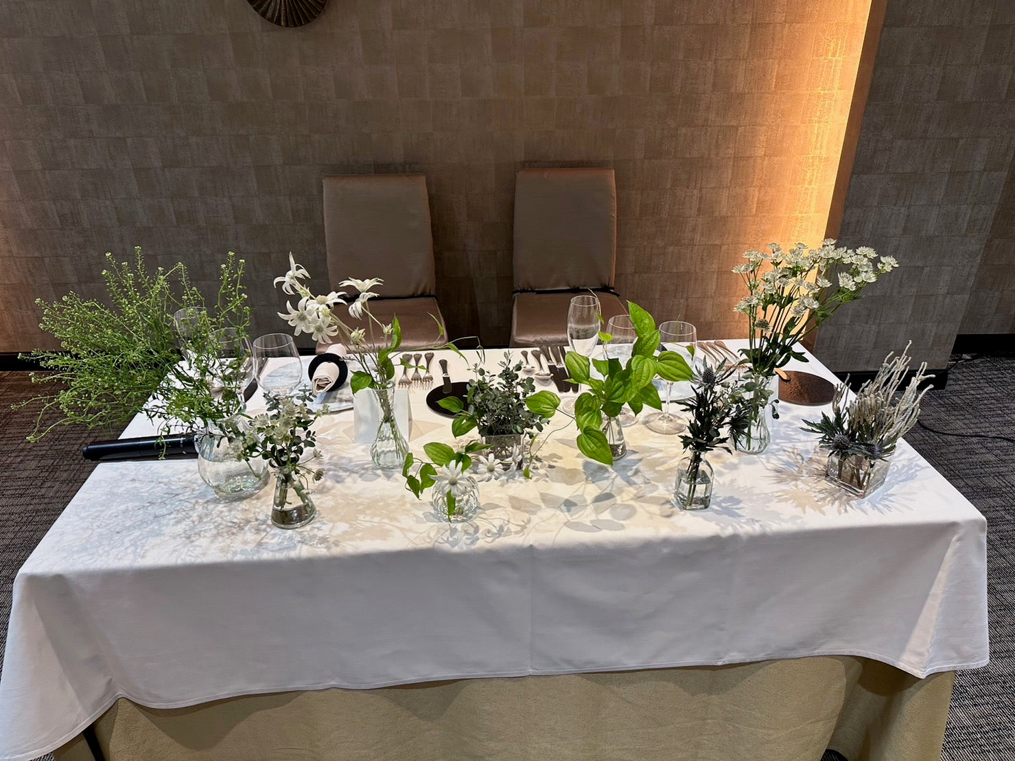 夏の結婚式はひまわりだけじゃない！夏婚におすすめの装花コーディネート10選！ 今週のスタスナ omotte magazine fromANNIVERSAIRE記念日にまつわるマガジン