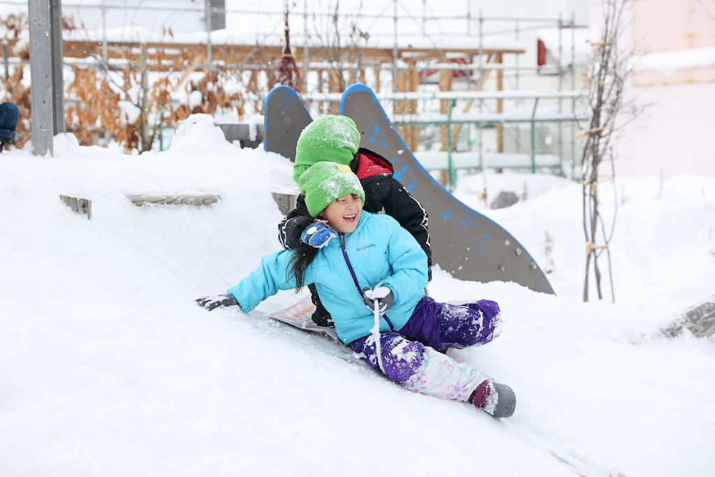 １年生雪遊び増田小学校