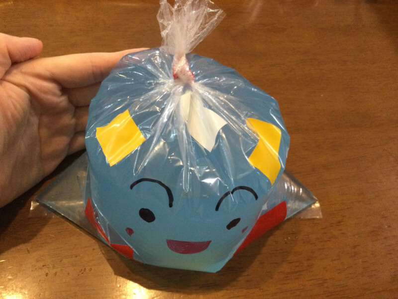 たんぽぽ組 2歳児 の夏。色水遊び。お知らせ總持寺本町通保育園社会福祉法人 諸岳会