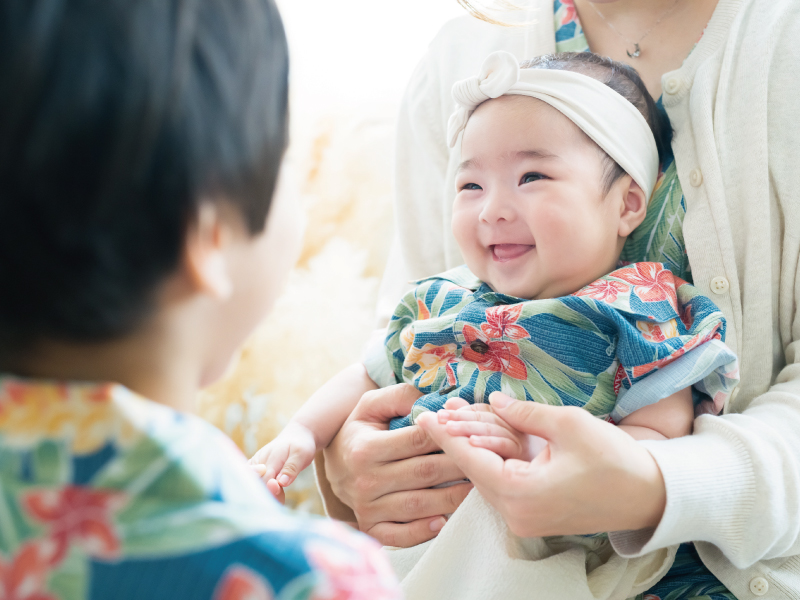 沖縄旅行を素敵な思い出に！おそろい白コーデで笑顔の家族写真の撮影OurPhoto アワーフォト
