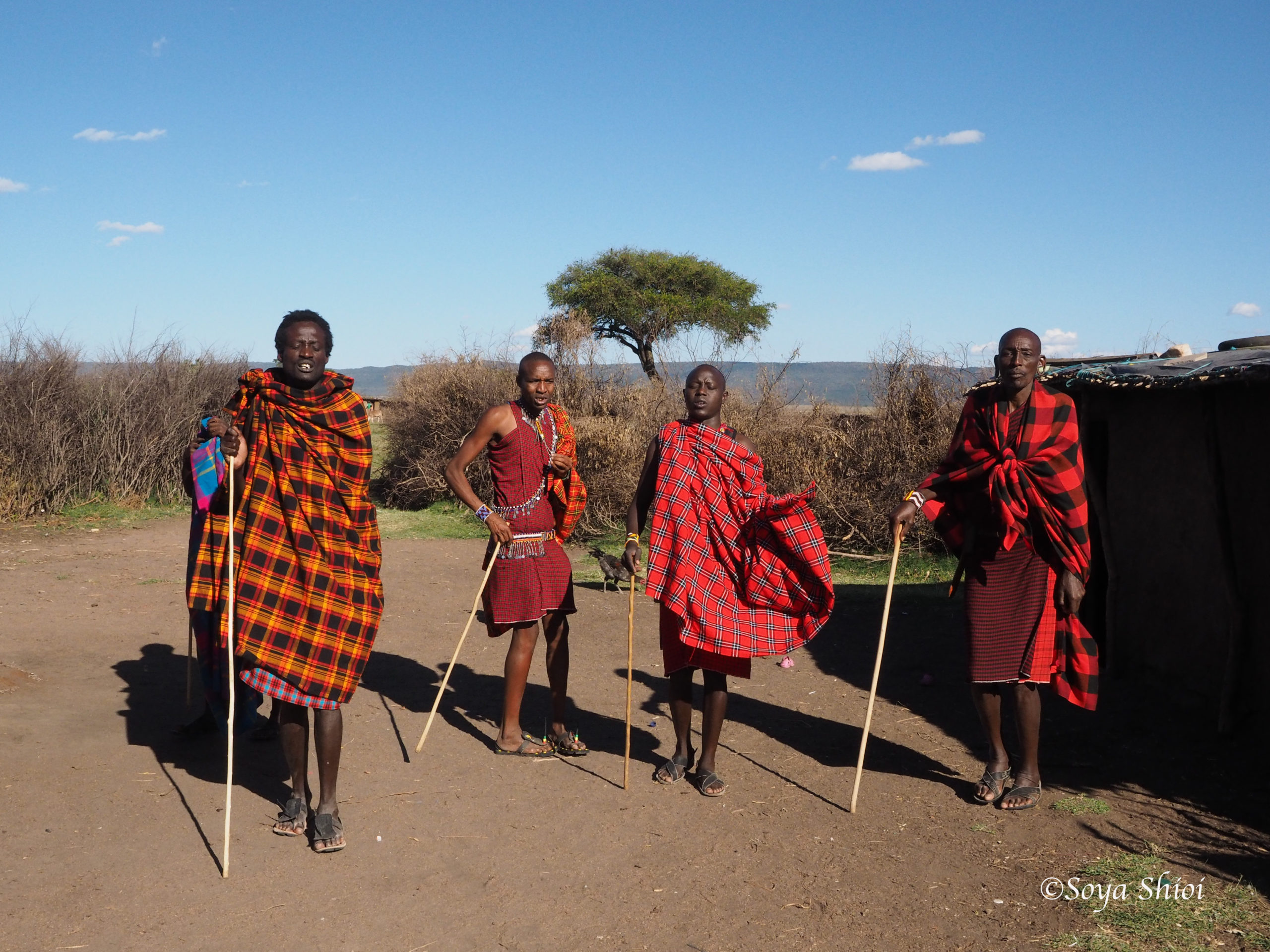 なぜマサイ族の女性はブルー系の衣装をよく着ているのか？ マサイ通信：第319回ロケットニュース24