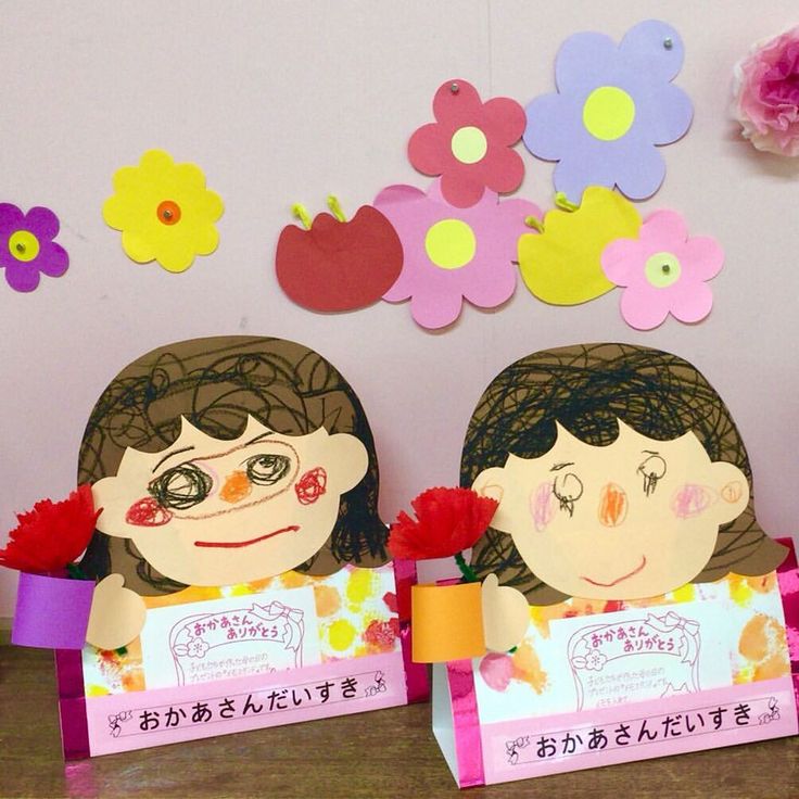 母の日②母の日のプレゼント。 こちらは年長さん、年中さんです。 お母さんのお顔を思い浮かべながら描きました。 お母さま、いつもありがとうございます