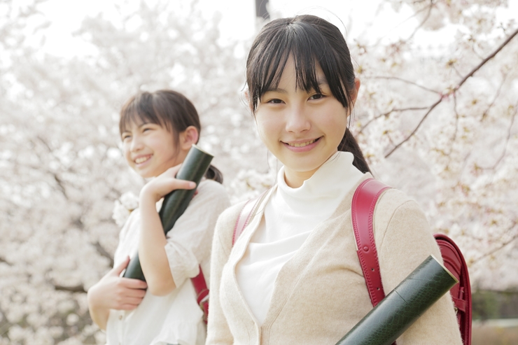 小学生卒業式 袴姿の写真だけ撮影するには？方法・料金相場など - ハピリィフォトスタジオ