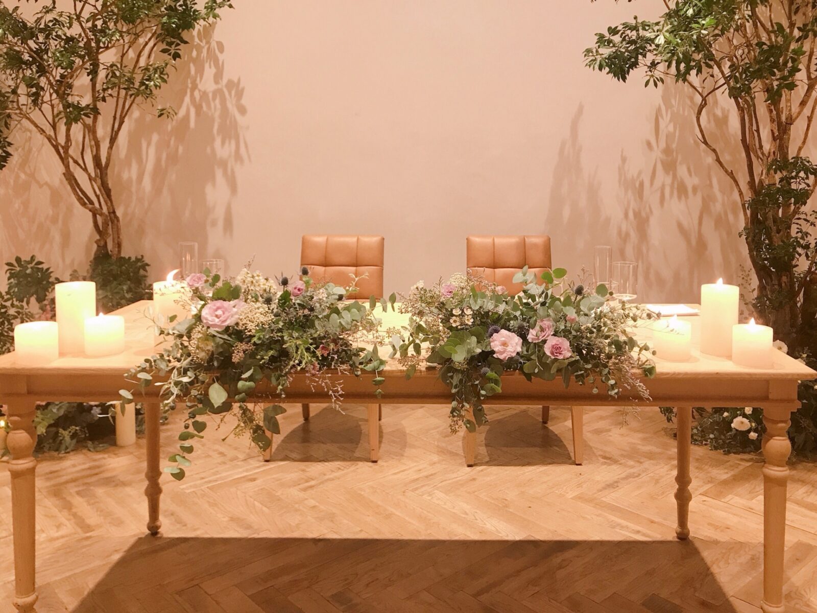 おしゃれも節約も叶う 小物を使った高砂席装花 タイプ別コーディネートゼクシィ