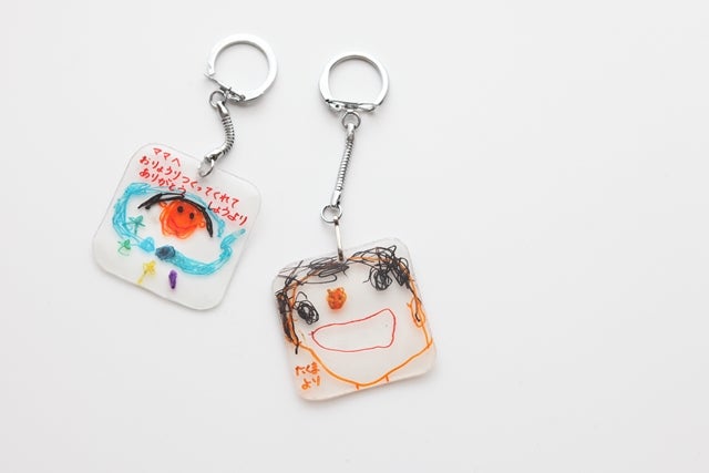 プラバン ちぢみくん B6 白 3枚入プラ板 クリア 知育玩具 おもちゃ キット 工作 手作り キーホルダー ストラップ 色鉛筆 子供 キッズ日本製