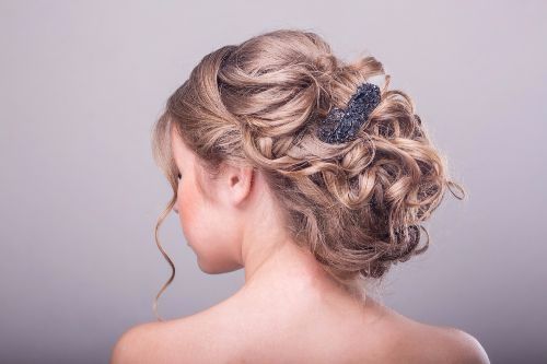 最新版＊結婚式の髪型はこれで決まり！簡単にできるお呼ばれヘアアレンジを紹介♡ウェディングニュース