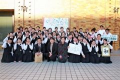 合唱・歌う笑顔の幼稚園・保育園児・子供の全身イラスト 線あり221107368 毎月1点無料 フリー のストックフォト イメージマート