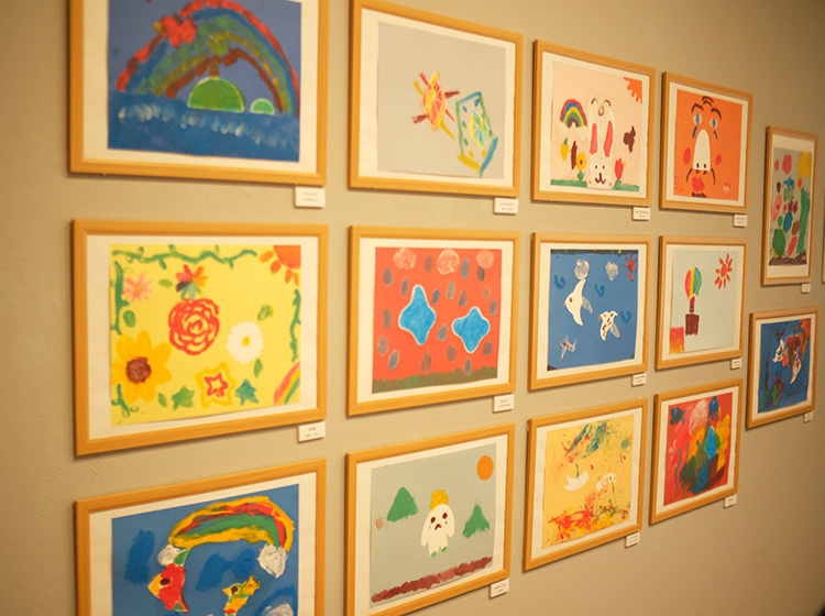 子どもの絵の飾り方 8つのおすすめ方法Houzzハウズ