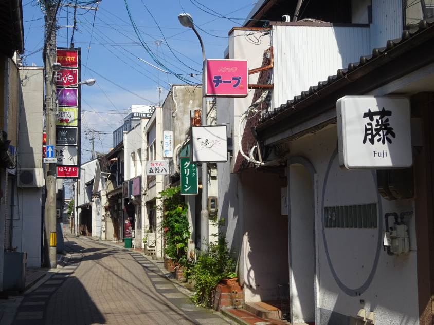 夜の繁華街の写真・画像素材[5812788]-Snapmart（スナップマート）