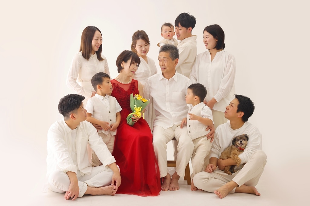 家族写真をおしゃれに撮るポイントは？服装や構図、撮影場所や撮り方まで解説フォトスタジオ ハピスタ 家族写真・子供写真・七五三