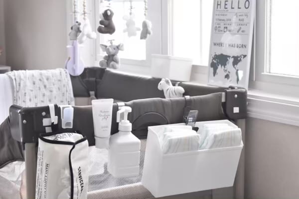 ベビーベッドまわりの収納を工夫 無印・100均・カゴ ワンアクションで赤ちゃんのお世話が楽になりますココハレスイッチ