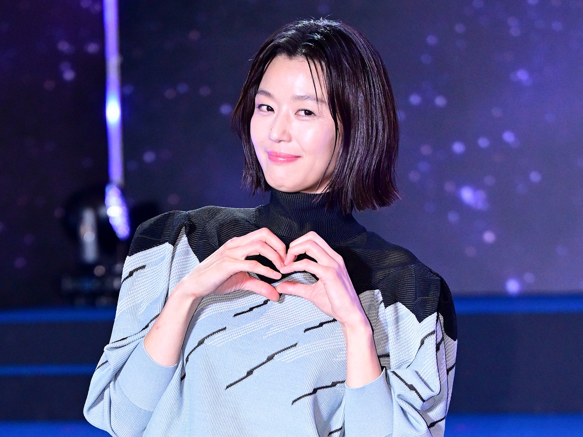 5分前！ユ・ヨンソク、41歳で結婚を発表 ― 花嫁の正体に衝撃！ - YouTube