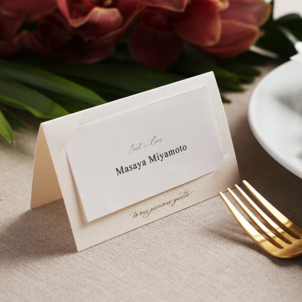例文付き 結婚式席札カードのメッセージどうしてる？相手別におすすめ文紹介 - おしゃれな結婚式を綴るコラム ファルベ