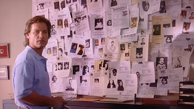 映画『ナイト・スイム』観たよ。 これぞブラムハウスって感じのいい塩梅のホラーでね。何かが起こりそうで起こらないの微妙なラインをじりじり攻めるのがいいストレスでね。 ワイアット・ラッセルが悪い顔するのって味あっていいよね。さすがカート・ ラッセルの息子だよ